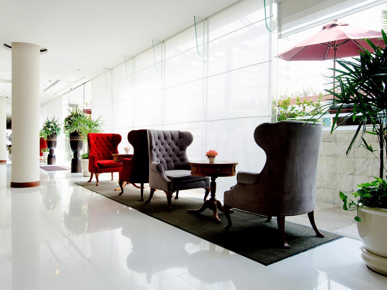 แอทอิส ศาลาแดง บาย แอทัส โรงแรม 4*