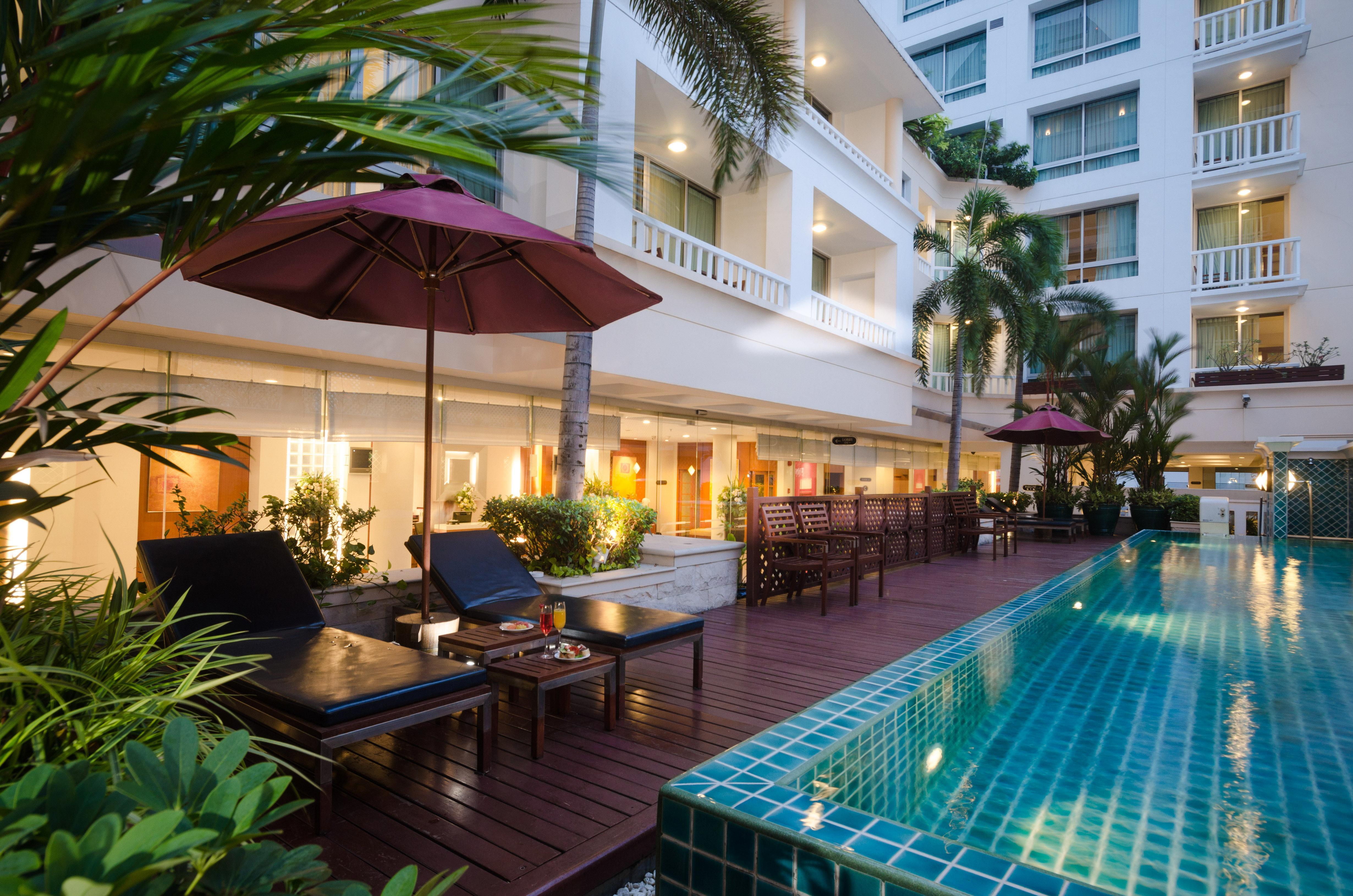 โรงแรม แอทอิส ศาลาแดง บาย แอทัส 4*