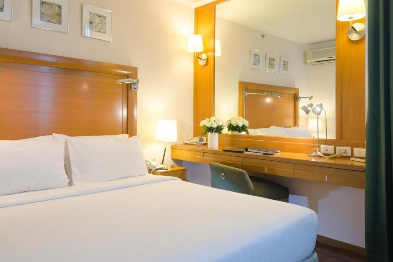 แอทอิส ศาลาแดง บาย แอทัส โรงแรม 4*